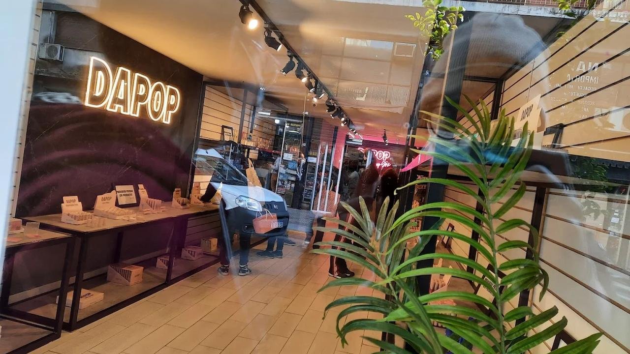 Dapop Makeup Store